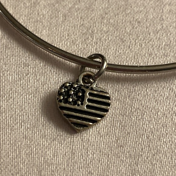 Leo Zodiac Silvertone Stretch Bangle Bracelet - Picture 3 of 7